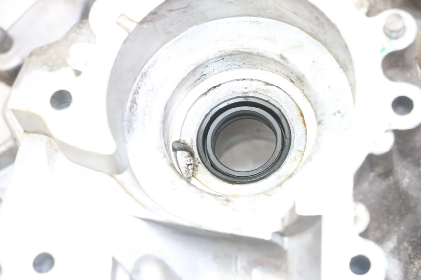 photo de RIGHT ENGINE CRANKCASE PEUGEOT KISBEE 2T 50 (2018 - 2022) - Distinctive features