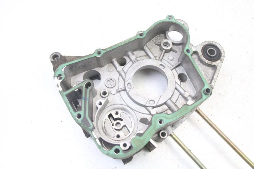 photo de RIGHT ENGINE CRANKCASE PEUGEOT VIVACITY 125 (2010 - 2017) - Zoom on usage condition