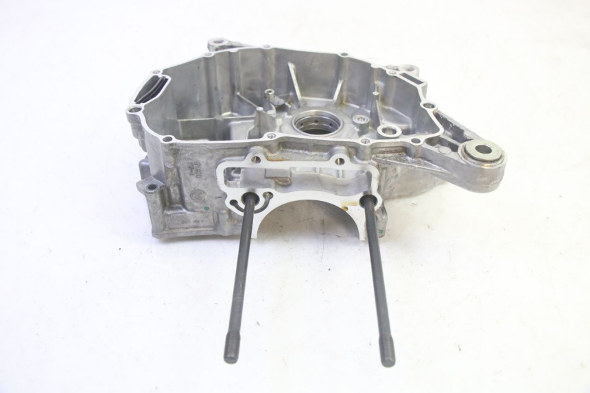 photo de RIGHT ENGINE CRANKCASE YAMAHA TRICITY 300 (2020 - 2024) - Zoom on usage condition