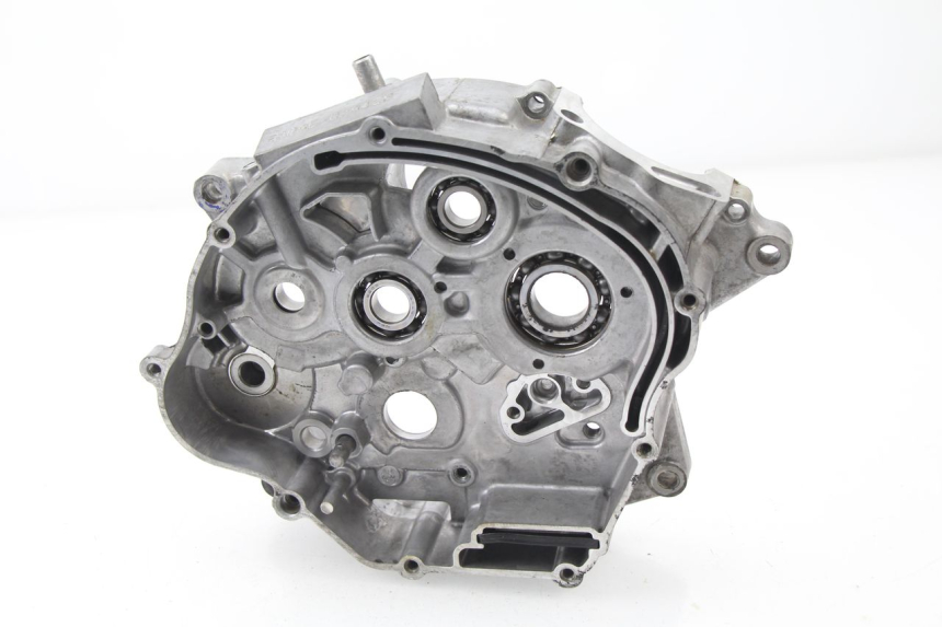 photo de RIGHT ENGINE CRANKCASE YAMAHA TTR 125 (2000 - 2020) - Alternative perspective