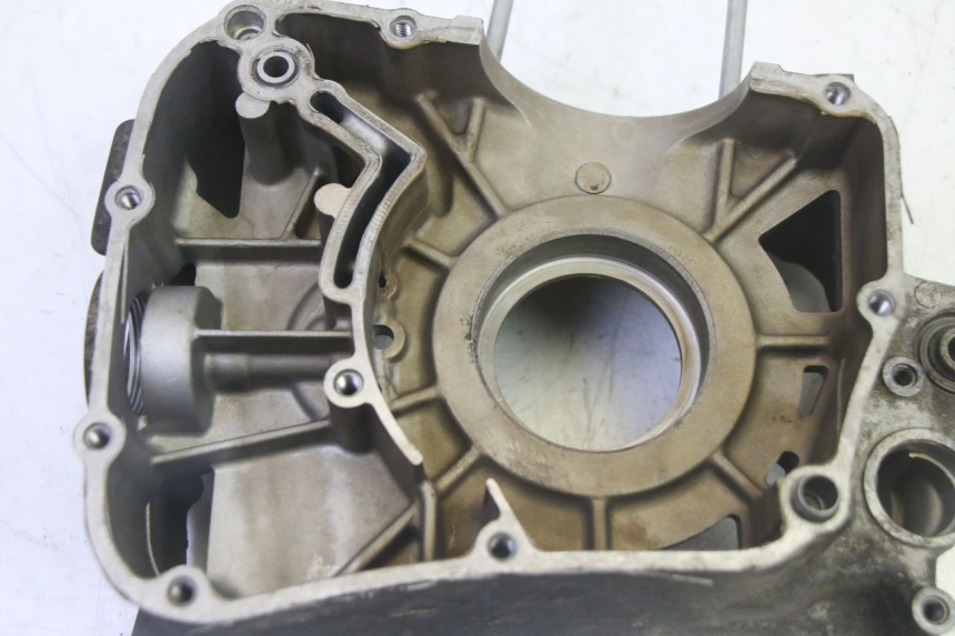 photo de RIGHT ENGINE CRANKCASE YAMAHA XMAX X-MAX 125 (2006 - 2009) - Zoom on usage condition