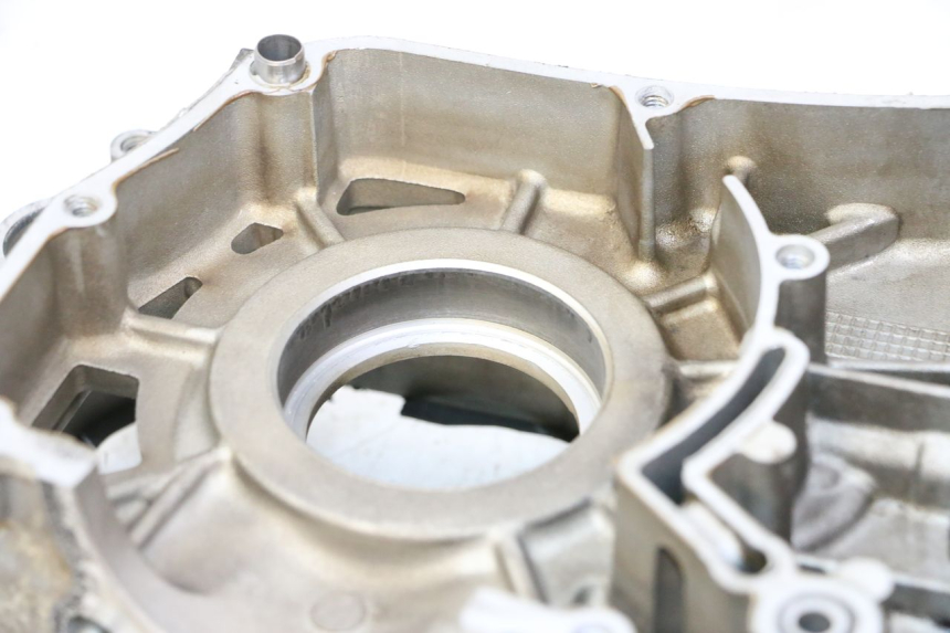 photo de RIGHT ENGINE CRANKCASE YAMAHA X-MAX XMAX 125 (2010 - 2013) - Alternative perspective