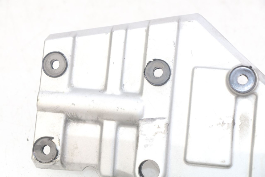 photo de RIGHT ENGINE COVER KAWASAKI ZX-6R ZX6R 600 (1995 - 1997) - Fixing points details