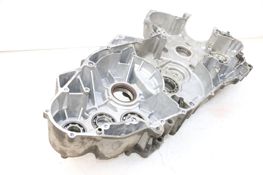photo de LEFT ENGINE CRANKCASE SUZUKI BURGMAN 650 (2013 - 2020) - Distinctive features