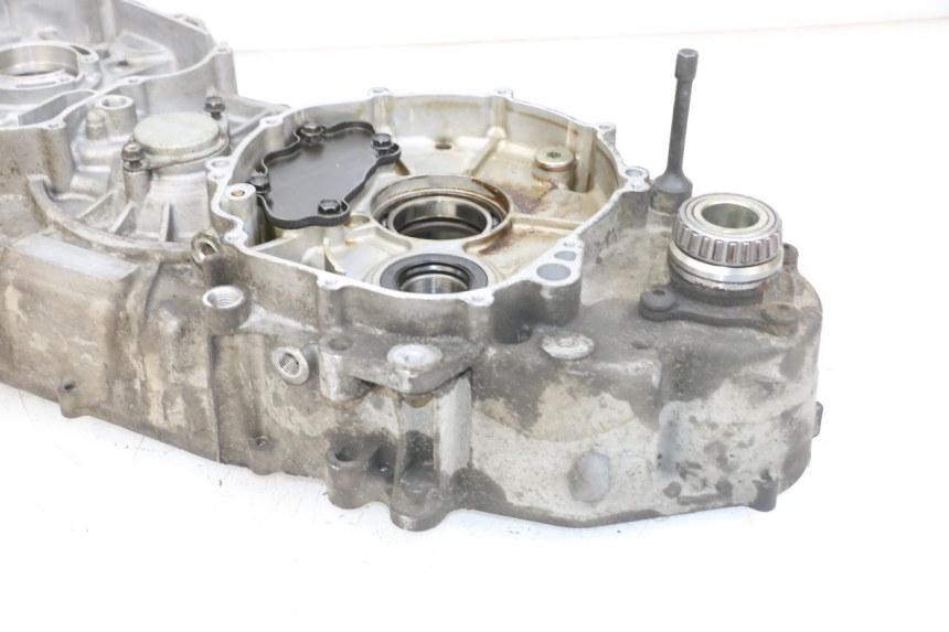 photo de LEFT ENGINE CRANKCASE SUZUKI BURGMAN 650 (2013 - 2020) - Product overview