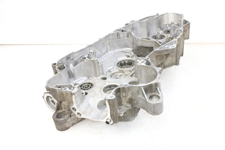 photo de LEFT ENGINE CRANKCASE SUZUKI BURGMAN 650 (2013 - 2020) - Checked used part