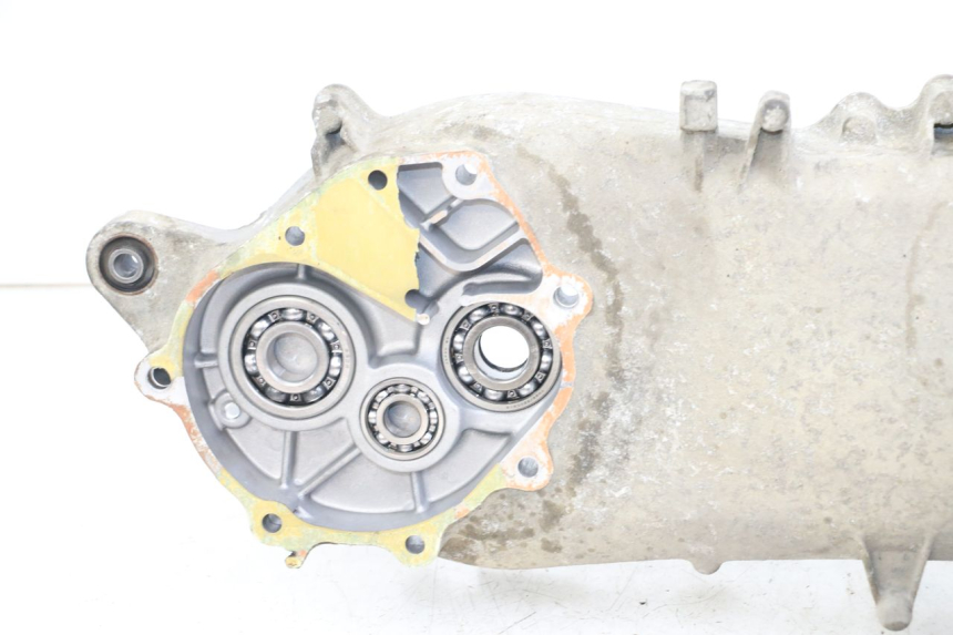 photo de LEFT ENGINE CRANKCASE HONDA FES PANTHEON 2T 125 (1998 - 2002) - Zoom on usage condition