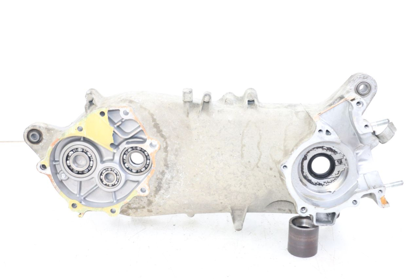 photo de LEFT ENGINE CRANKCASE HONDA FES PANTHEON 2T 125 (1998 - 2002) - Alternative perspective