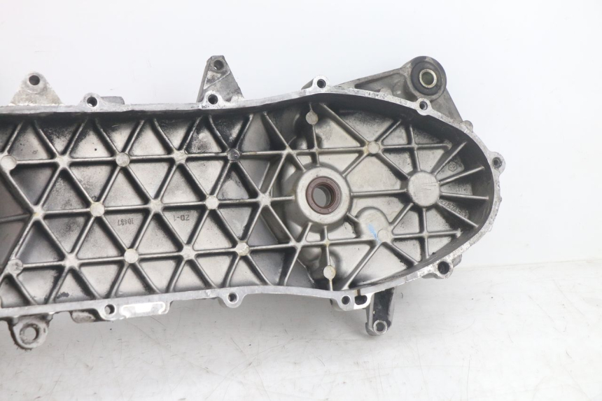 photo de LEFT ENGINE CRANKCASE PIAGGIO FLY 2T 50 (2004 - 2017) - Alternative perspective
