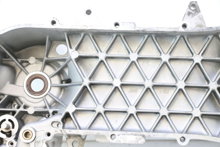 photo de LEFT ENGINE CRANKCASE PIAGGIO FLY 2T 50 (2004 - 2017) - Surface and material condition