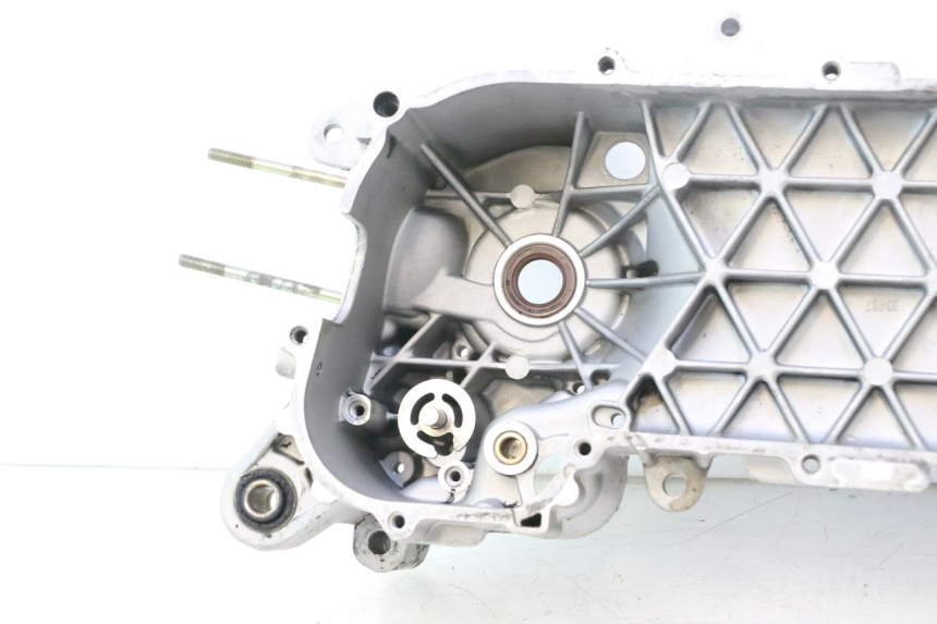photo de LEFT ENGINE CRANKCASE PIAGGIO FLY 2T 50 (2004 - 2017) - Checked used part