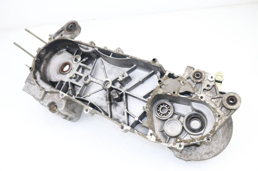 photo de LEFT ENGINE CRANKCASE REVATTO FUTURA GT 125 (2006 - 2008) - Alternative perspective
