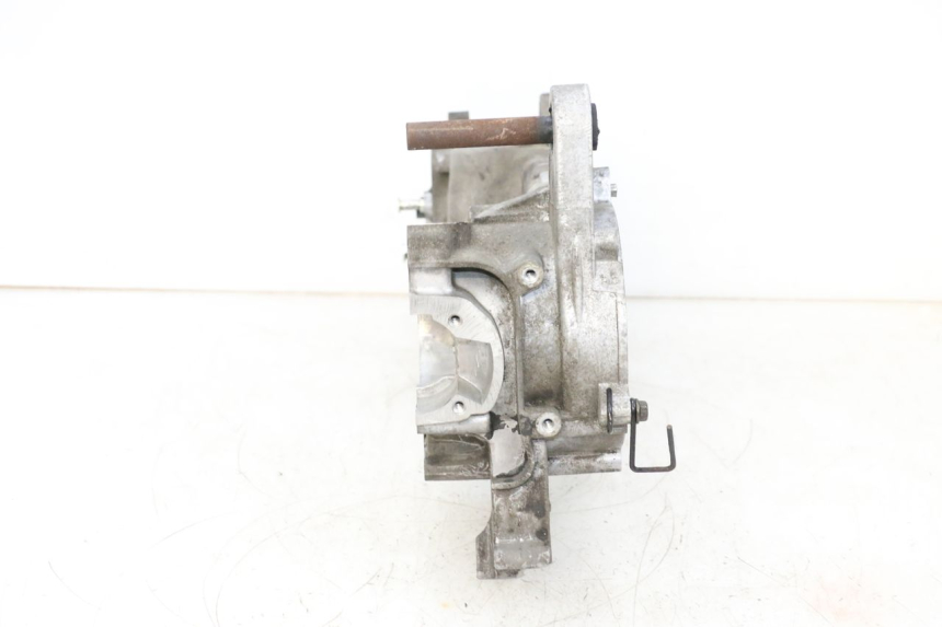 photo de LEFT ENGINE CRANKCASE PEUGEOT KISBEE 2T 50 (2010 - 2017) - Component zoom