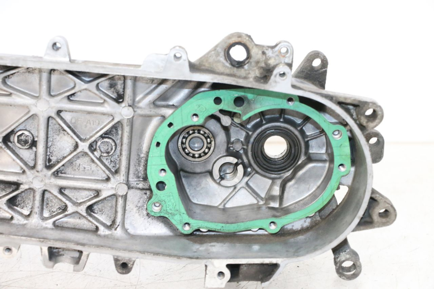 photo de LEFT ENGINE CRANKCASE PEUGEOT KISBEE 2T 50 (2010 - 2017) - Used quality zoom