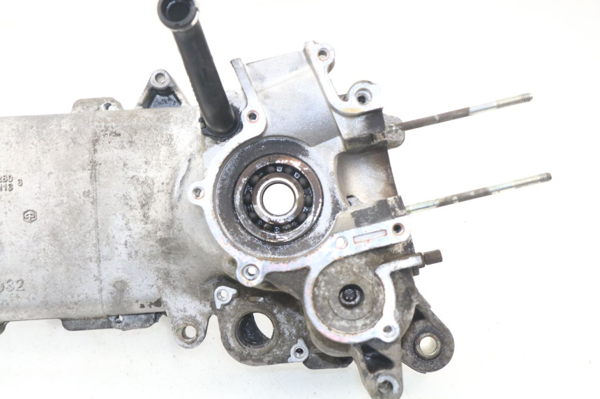 photo de LEFT ENGINE CRANKCASE PIAGGIO LIBERTY 2T 50 (2009 - 2013) - Alternative perspective