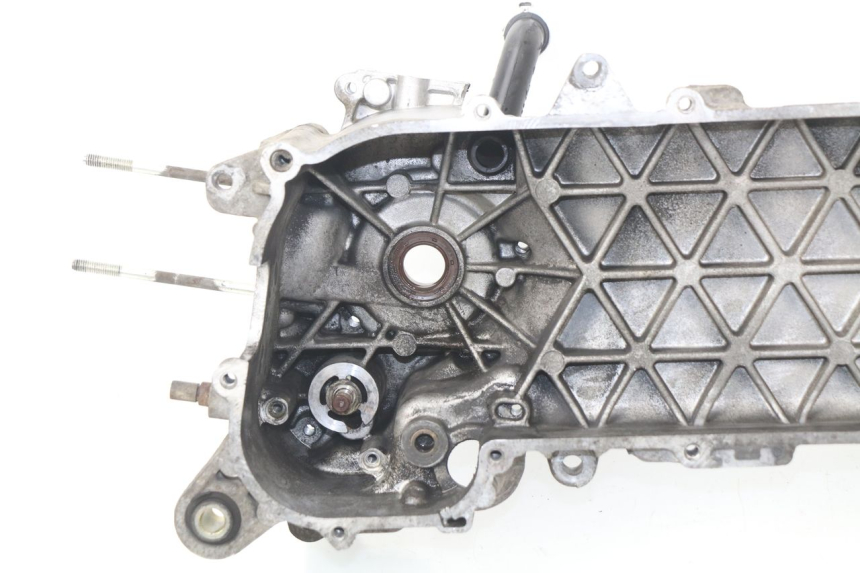 photo de LEFT ENGINE CRANKCASE PIAGGIO LIBERTY 2T 50 (2009 - 2013) - Surface and material condition