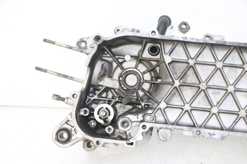 photo de LEFT ENGINE CRANKCASE PIAGGIO NEW TYPHOON 50 (2010 - 2017) - Alternative perspective