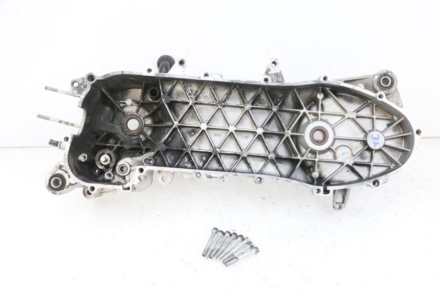 photo de LEFT ENGINE CRANKCASE PIAGGIO NEW TYPHOON 50 (2018 - 2021) - Main view
