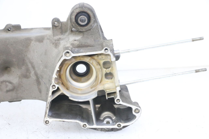 photo de LEFT ENGINE CRANKCASE MBK OVETTO 4T 50 (2008 - 2016) - Alternative perspective