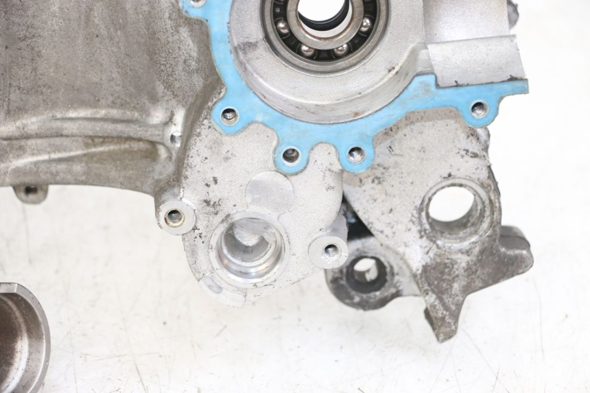 photo de LEFT ENGINE CRANKCASE PEUGEOT LUDIX 50 (2005 - 2007) - Alternative perspective