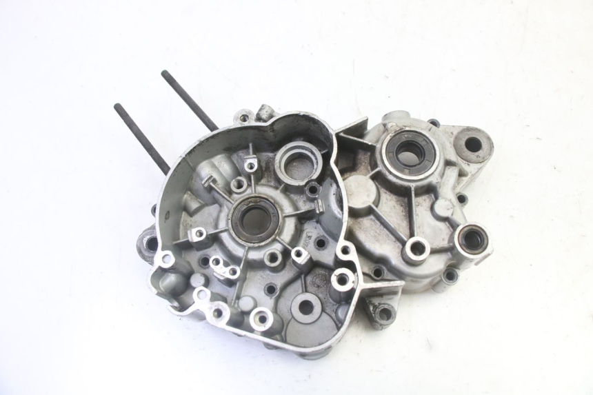 photo de LEFT ENGINE CRANKCASE DERBI SENDA SM DRD 50 (2008 - 2013) - Zoom on usage condition