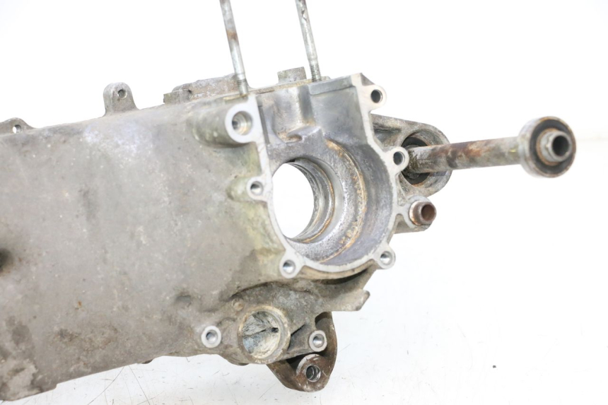 photo de LEFT ENGINE CRANKCASE MBK STUNT NAKED 50 (2004 - 2018) - Focus on structure