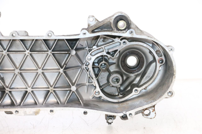 photo de LEFT ENGINE CRANKCASE PIAGGIO TYPHOON 50 (2000 - 2009) - Surface and material condition