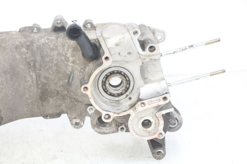 photo de LEFT ENGINE CRANKCASE PIAGGIO VESPA S 2T 50 (2007 - 2014) - Fixing points details