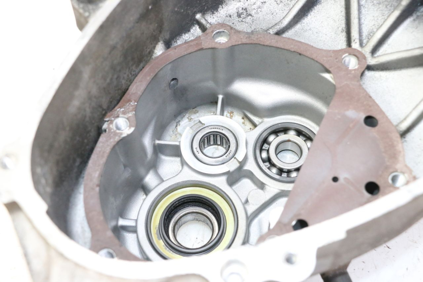 photo de LEFT ENGINE CRANKCASE YAMAHA X-CITY XCITY 125 (2007 - 2013) - Alternative perspective