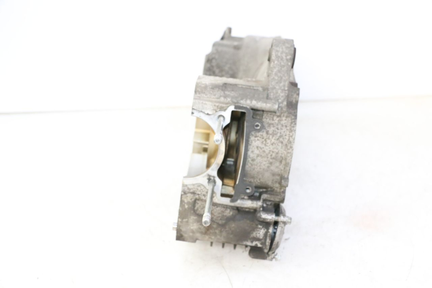 photo de LEFT ENGINE CRANKCASE YAMAHA X-MAX XMAX 125 (2010 - 2013) - Additional view of the item