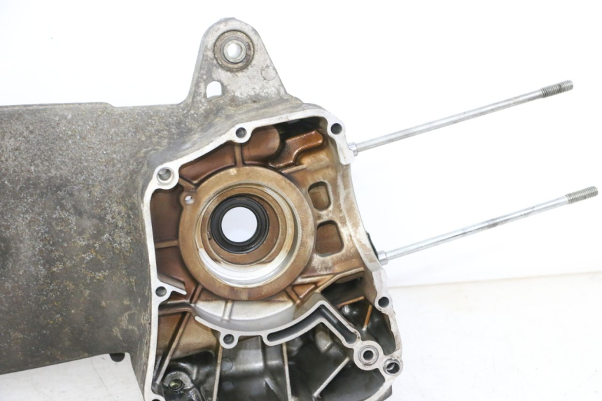 photo de LEFT ENGINE CRANKCASE YAMAHA XMAX X-MAX 125 (2006 - 2009) - Distinctive features