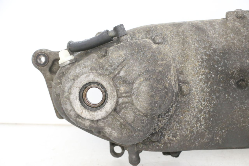 photo de LEFT ENGINE CRANKCASE YAMAHA XMAX X-MAX 125 (2006 - 2009) - High-resolution close-up