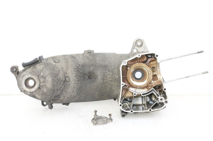 photo de LEFT ENGINE CRANKCASE YAMAHA XMAX X-MAX 125 (2006 - 2009) - Zoom on usage condition