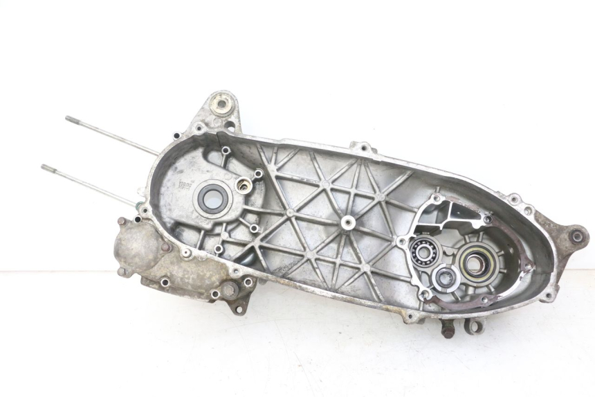 photo de LEFT ENGINE CRANKCASE YAMAHA XMAX X-MAX 125 (2006 - 2009) - Fixing points details