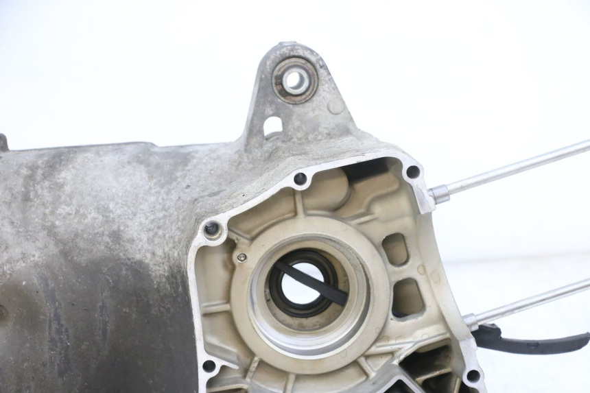photo de LEFT ENGINE CRANKCASE YAMAHA X-MAX XMAX 125 (2010 - 2013) - Alternative perspective