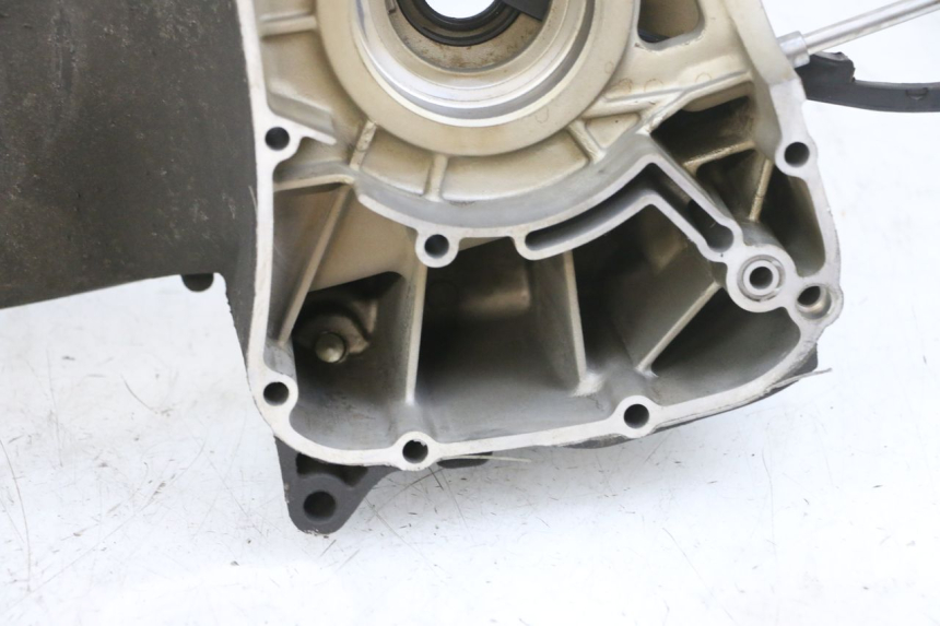 photo de LEFT ENGINE CRANKCASE YAMAHA X-MAX XMAX 125 (2010 - 2013) - Technical close-up