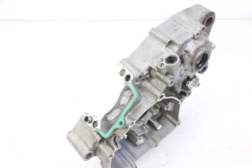 photo de LEFT ENGINE CRANKCASE YAMAHA YZ-F YZF 250 (2007 - 2013) - Technical close-up