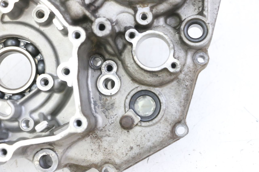 photo de LEFT ENGINE CRANKCASE YAMAHA YZ-F YZF 250 (2007 - 2013) - Surface and material condition