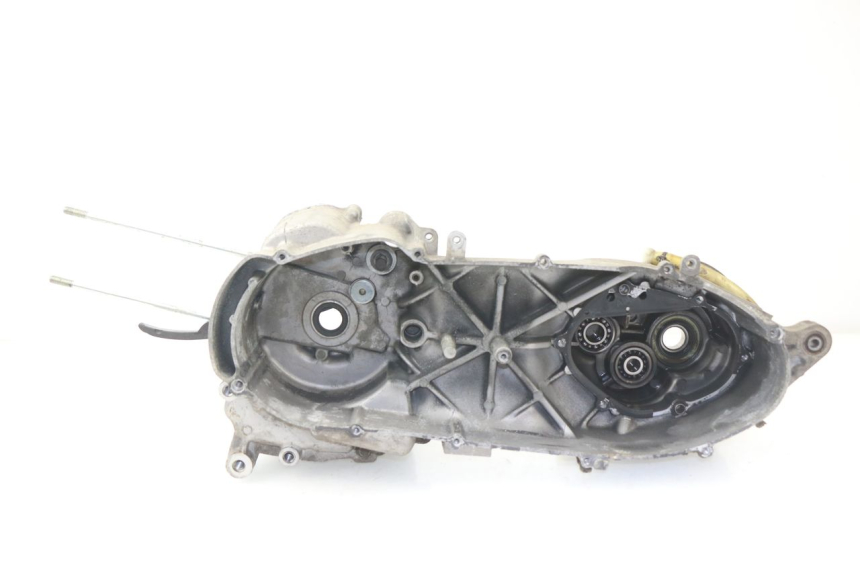 photo de LEFT ENGINE CRANKCASE YAMAHA YP MAJESTY 125 (2002 - 2006) - Main view