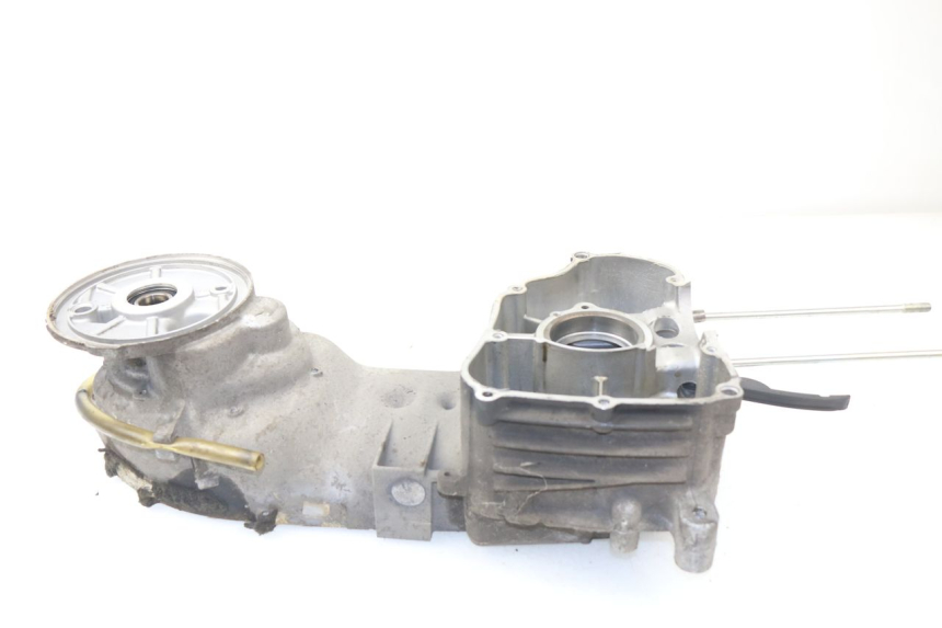 photo de LEFT ENGINE CRANKCASE YAMAHA YP MAJESTY 125 (2002 - 2006) - Component detail