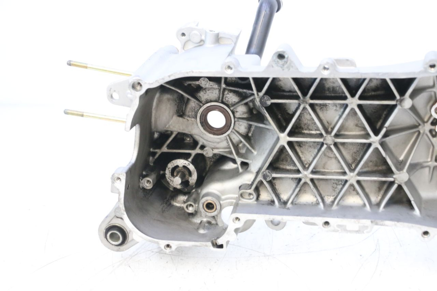 photo de LEFT ENGINE CRANKCASE PIAGGIO ZIP 2T 50 (2009 - 2019) - Distinctive features