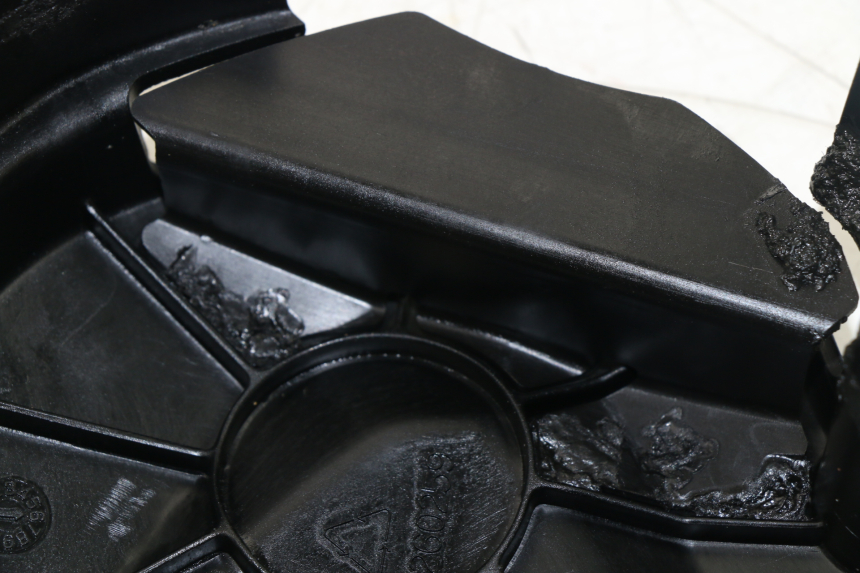 photo de SPROCKET COVER TRIUMPH STREET TRIPLE 675 (2007 - 2012) - Component detail