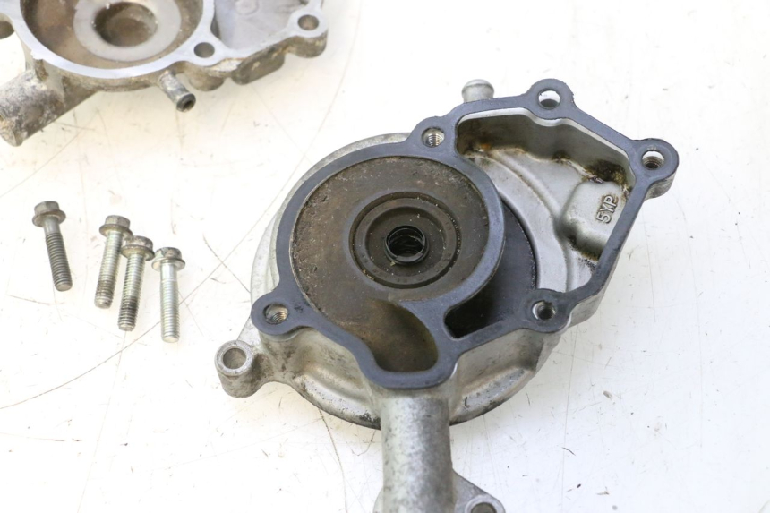 photo de WATER PUMP COVER YAMAHA X-MAX XMAX 125 (2010 - 2013) - Fixing points details
