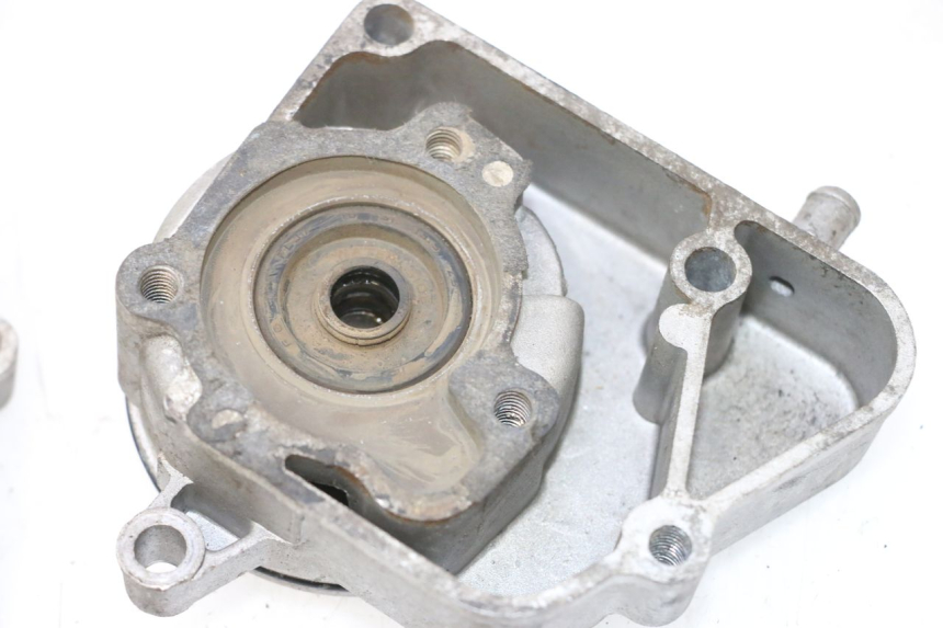 photo de WATER PUMP COVER YAMAHA YP MAJESTY 125 (1998 - 2001) - Surface and material condition