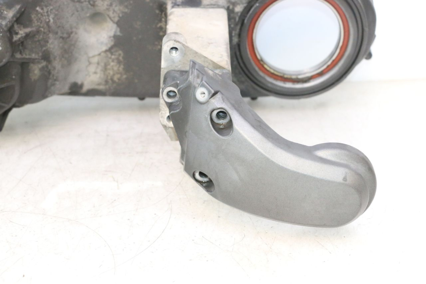 photo de REAR WHEEL SHAFT COVER HONDA FJS SILVER WING SILVERWING 400 (2005 - 2008) - Fixing points details