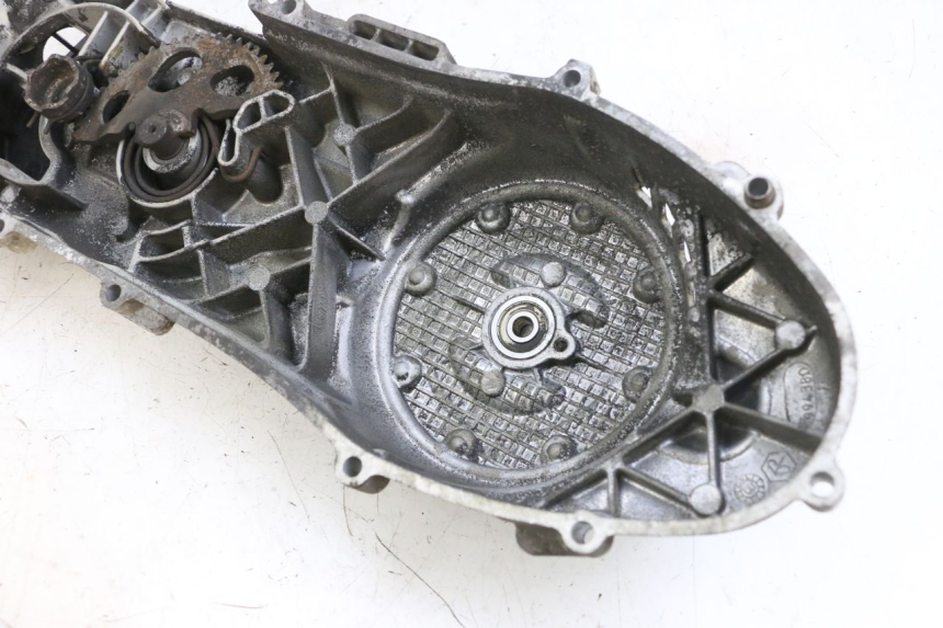 photo de VARIATOR COVER PIAGGIO FLY 4T 50 (2013 - 2017) - Fixing points details