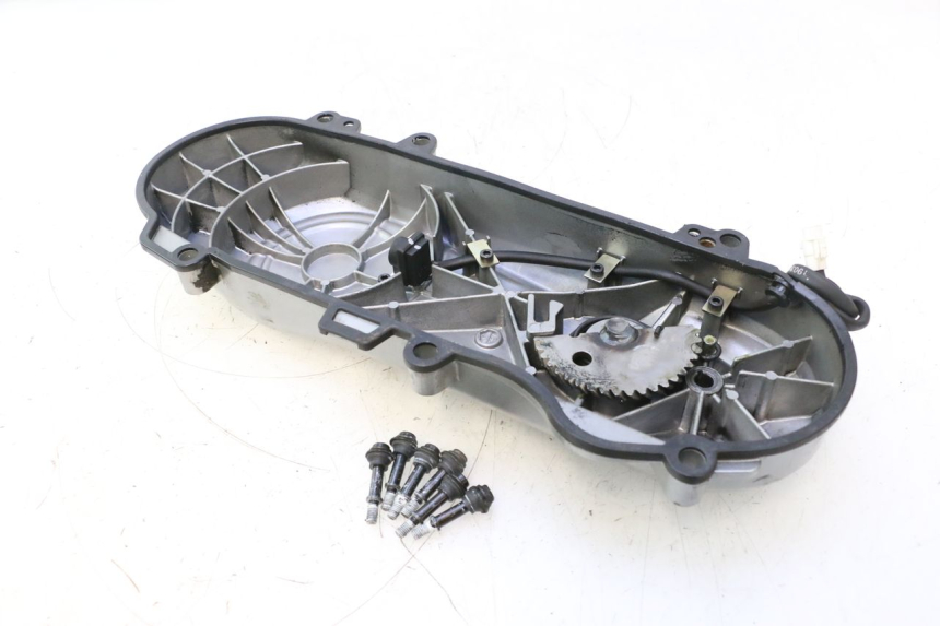 photo de DRIVE BELT COVER PEUGEOT KISBEE 2T 50 (2018 - 2022) - Technical close-up