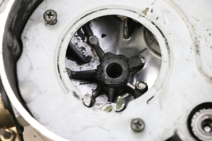 photo de VARIATOR COVER PEUGEOT KISBEE 4T 50 (2018 - 2022) - Technical close-up