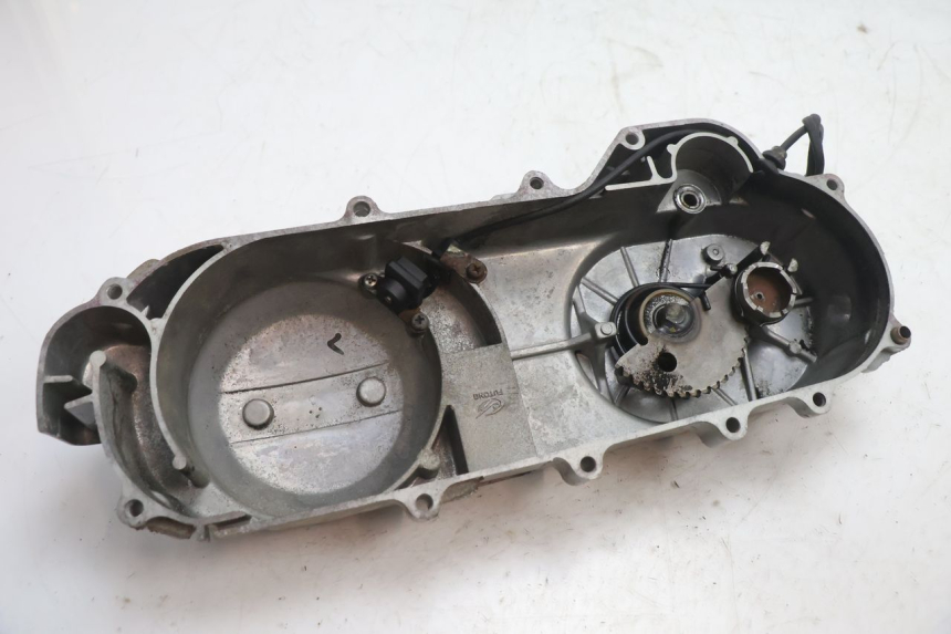 photo de VARIATOR COVER PEUGEOT KISBEE 4T 50 (2010 - 2017) - Fixing points details