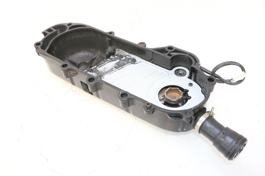 photo de DRIVE BELT COVER PEUGEOT KISBEE 4T 50 (2023 - 2026) - Technical close-up